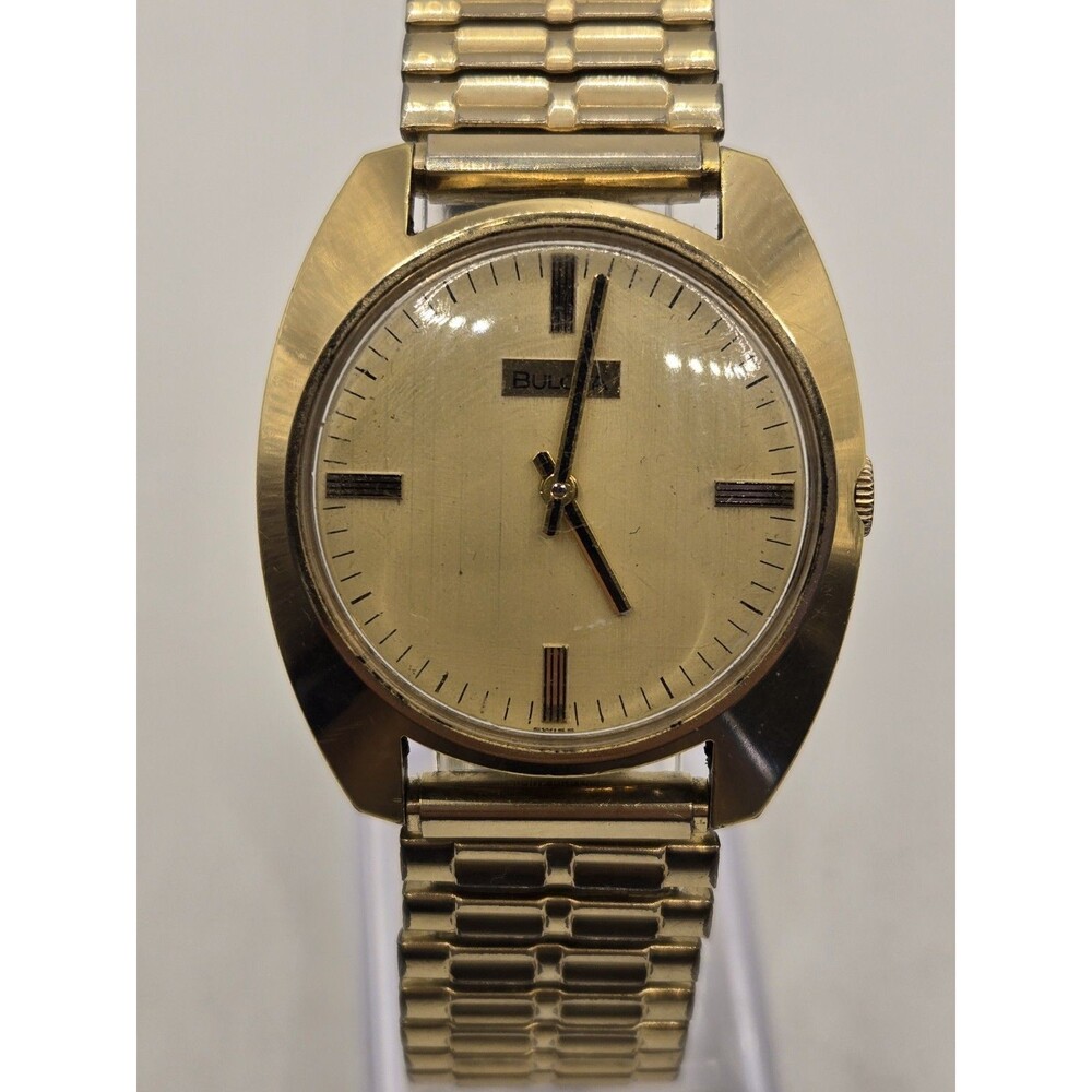 Vintage Bulova 1974 17J Cal. 11A0 Men's Gold Tone 34mm Mechanical Watch. RUNS.